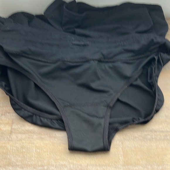 Lululemon Final Lap Short (2.5") Black Size 8 - Picture 8 of 9